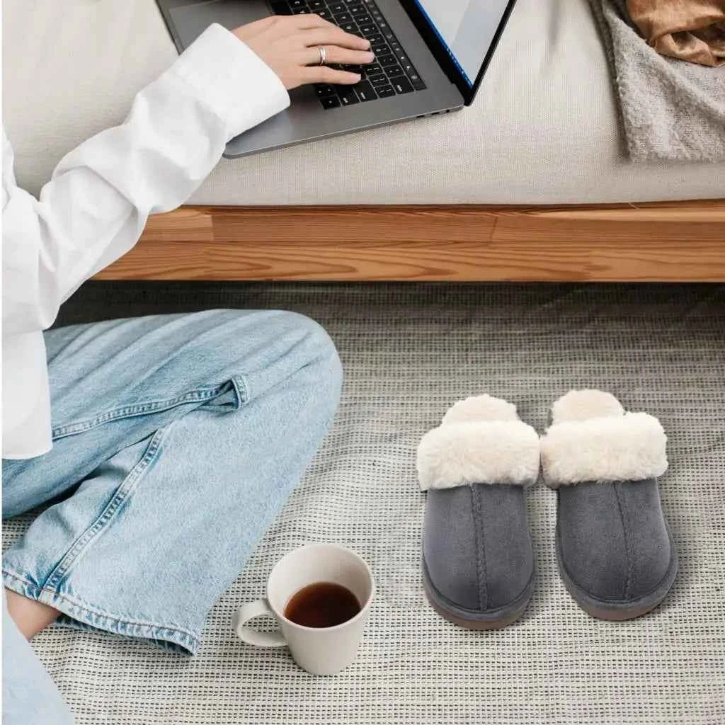 Cozy Women's Fluffy Faux Fur Slippers for Winter Comfort