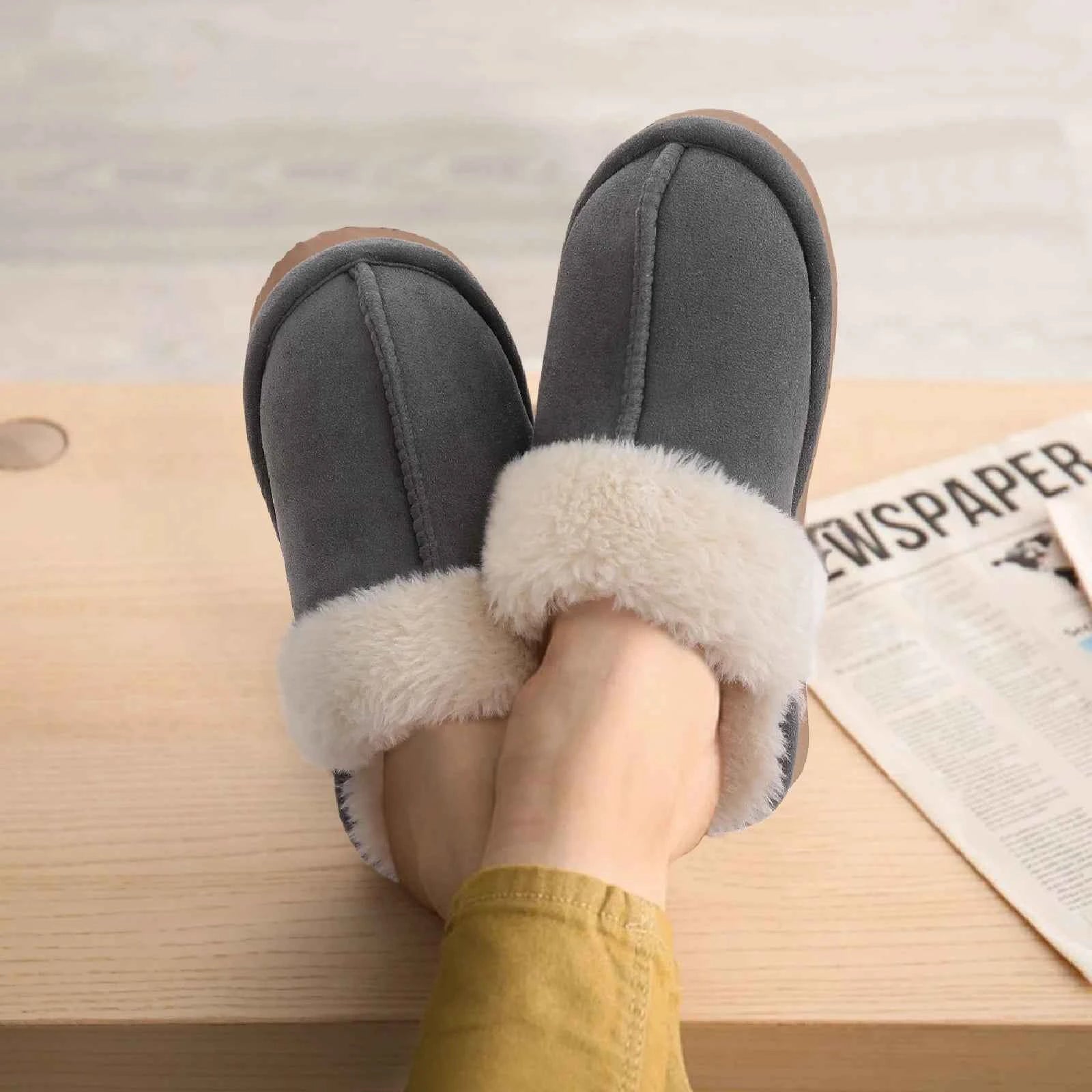 Cozy Women's Fluffy Faux Fur Slippers for Winter Comfort