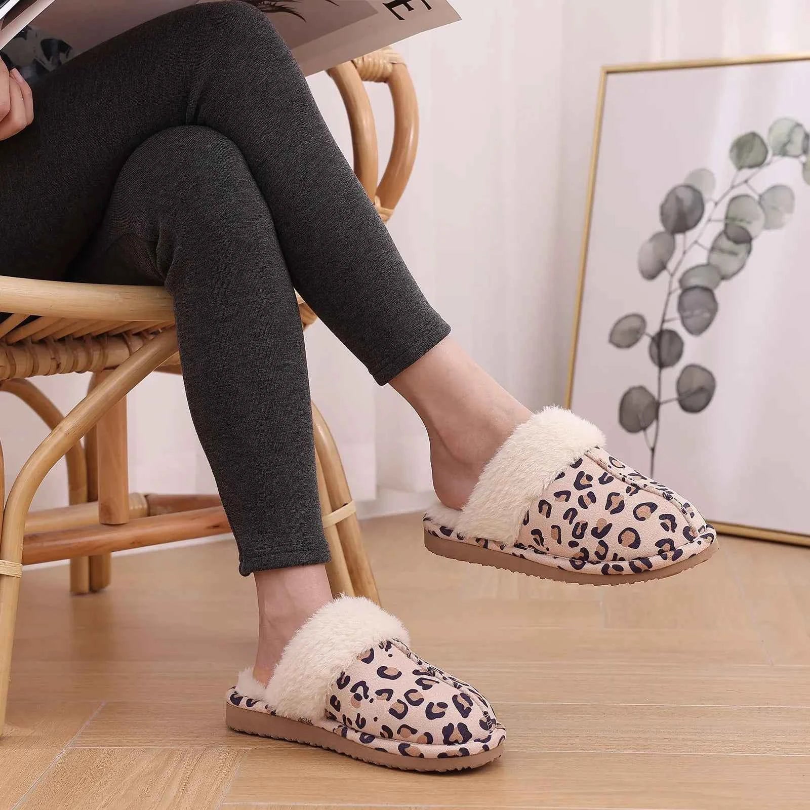 Cozy Women's Fluffy Faux Fur Slippers for Winter Comfort