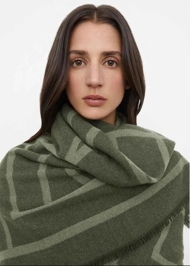 Luxury Cashmere Plaid Scarf – Stylish Four-Season Wrap