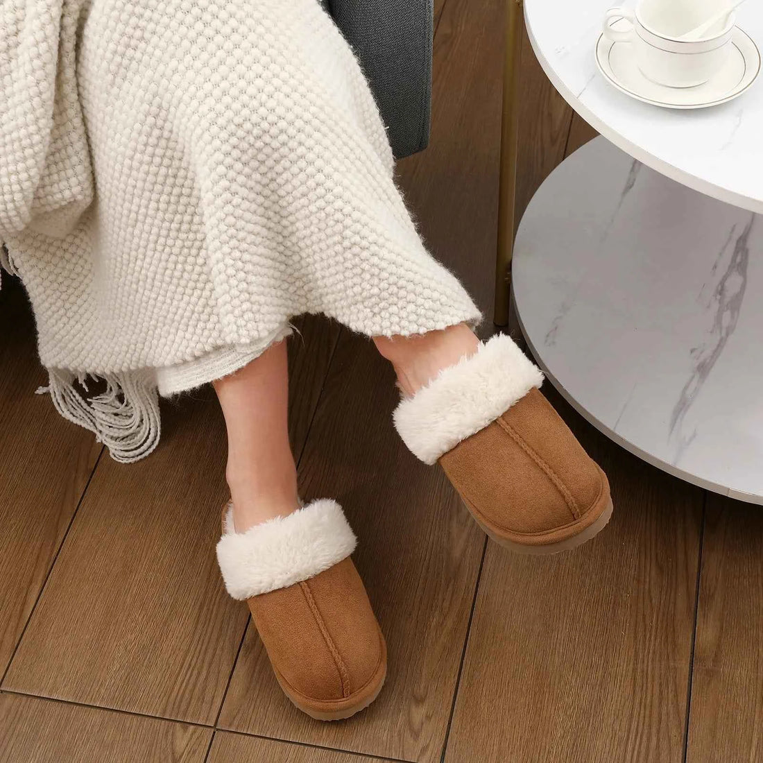 Cozy Women's Fluffy Faux Fur Slippers for Winter Comfort